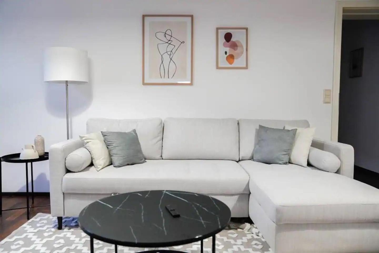 Authentic Austrian Flat In The South Of Vienna Apartment Modling Exterior photo