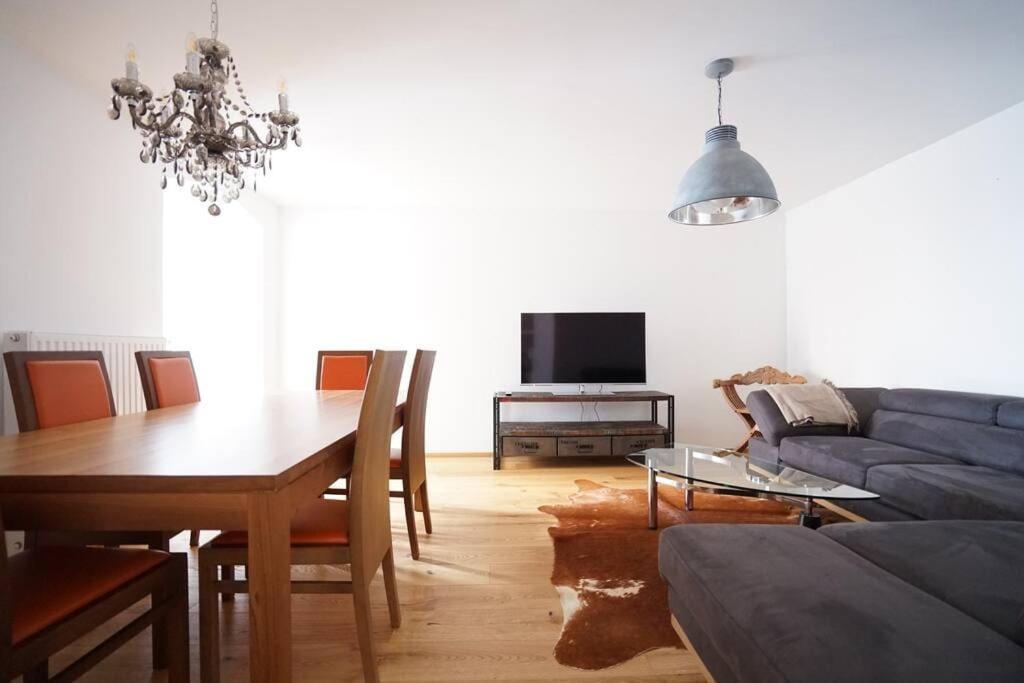 Authentic Austrian Flat In The South Of Vienna Apartment Modling Exterior photo